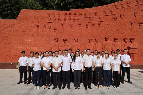 光影铭刻历史，，，，，初心映照未来——六安公司党总支开展主题党日活动