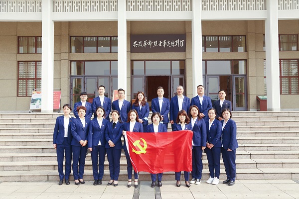 徽盐地产集团机关第二党支部开展“思念革命先烈，，，，传承红色基因”主题党日活动